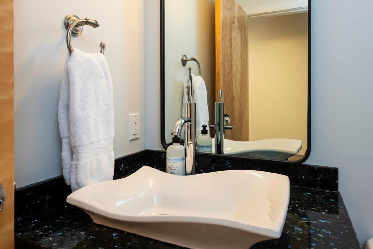 Nn - The Flame - Downtown 1-Bed 2-Bath Villa Whitehorse Exterior foto
